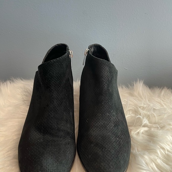 VINCE CAMUTO Women's Ankle Booties Parveen Suede Buckle Black Size 8.5 Shoes - Picture 5 of 8